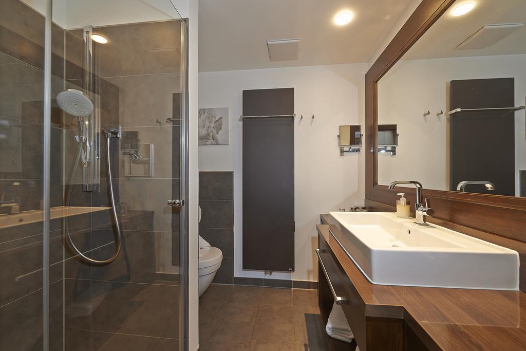 Brauereigasthof Zum Loewenbraeu Adelsdorf Room photo