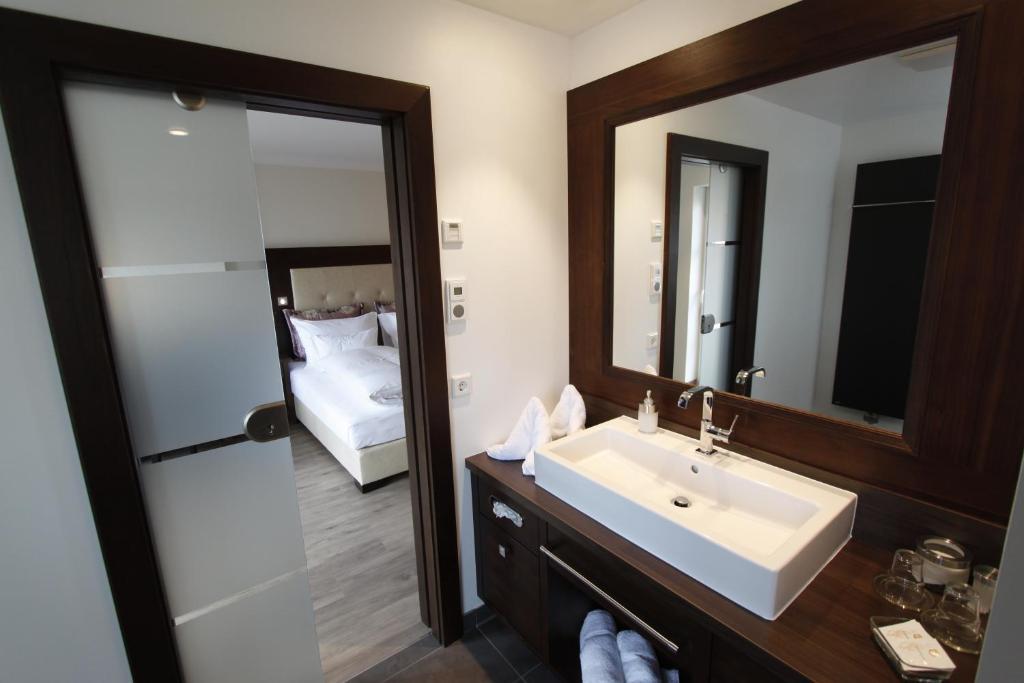 Brauereigasthof Zum Loewenbraeu Adelsdorf Room photo