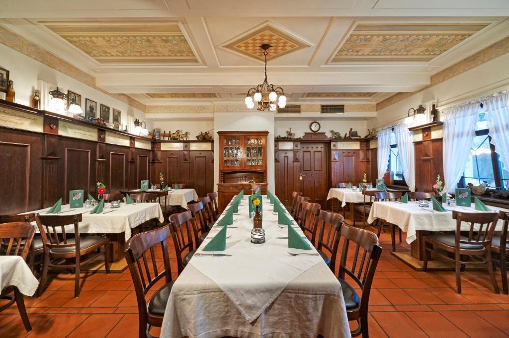Brauereigasthof Zum Loewenbraeu Adelsdorf Exterior photo